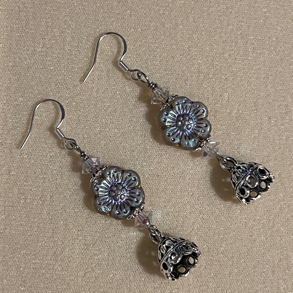 New Pretty Iridescent Lavender Czech Glass Flower Dangle Earrings 13$